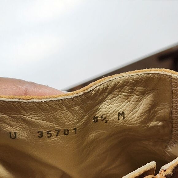 Stuart Weitzman  - Picture 10 of 17